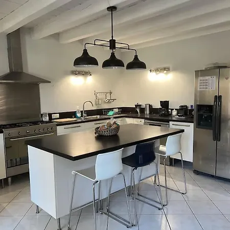 La Batisse Chalou Feriehus *